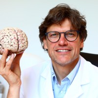 Dr. Steven Laureys (neurologue spécialiste de la conscience)