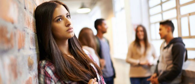 Nouvelle théorie sur l’anxiété sociale et les 7 liens vers la dépression